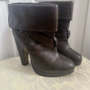 Like new condition size 8. Brand unknown.